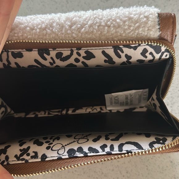 Jessica Simpson Sherpa Viena Tri Fold Wallet / wristlet - Picture 4 of 5